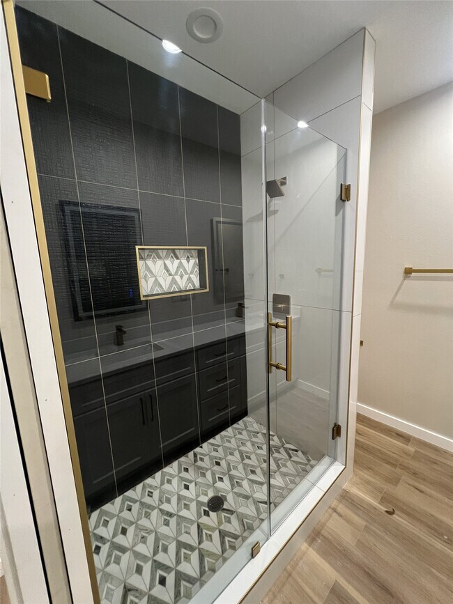 Photo - 5325 Kenilwood Dr