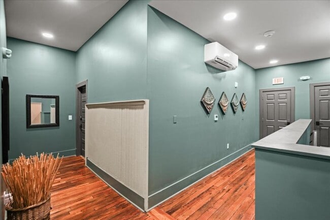 Photo - 127 W Evans St