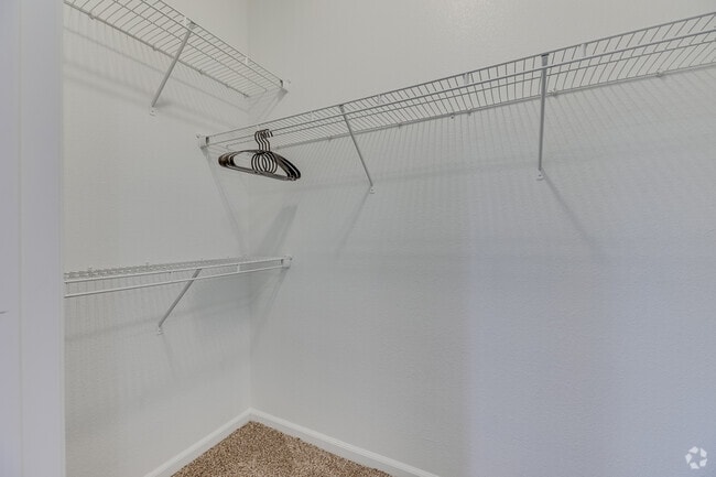 2BR, 2BA - 1130SF - Closet