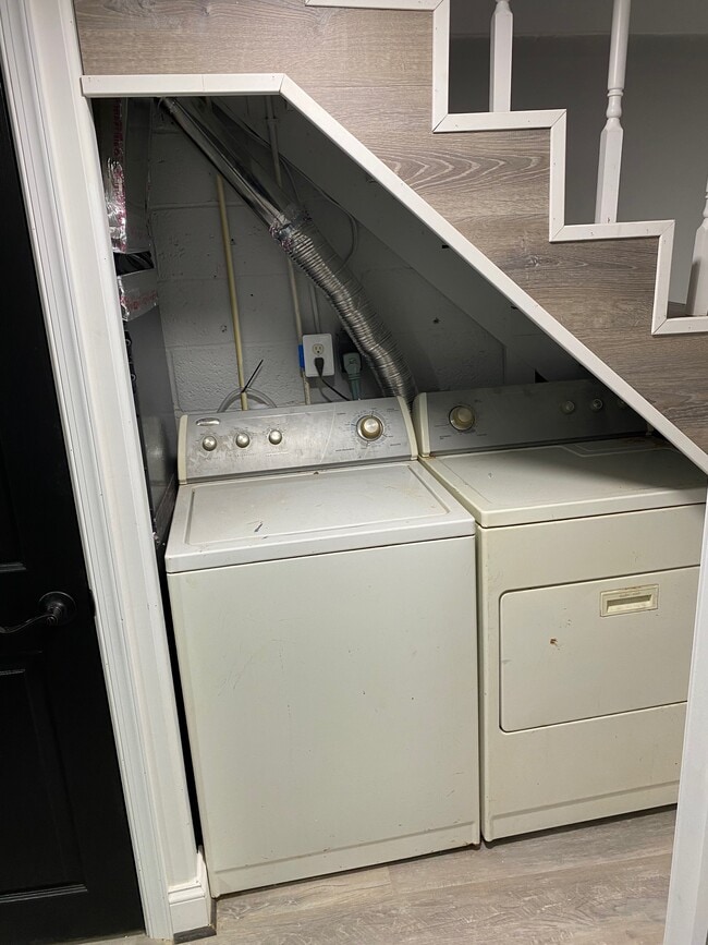 Photo - 2848 Edgecombe Cir S