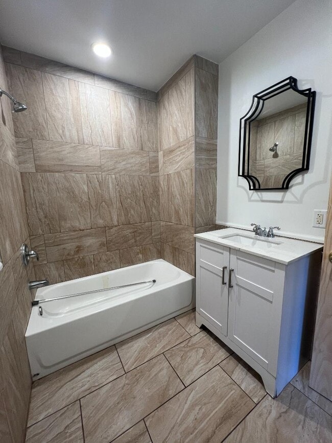 Photo - 2120 W Genesee Ave