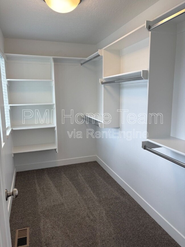 Photo - 618 W Cozy Ln