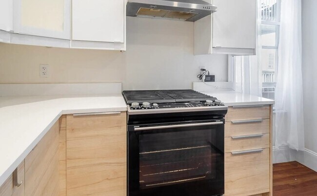 Building Photo - 17 Cawfield St Unit 1 Rental