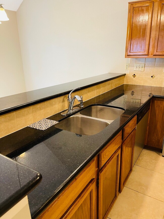 Photo - 4715 Rainbow Run