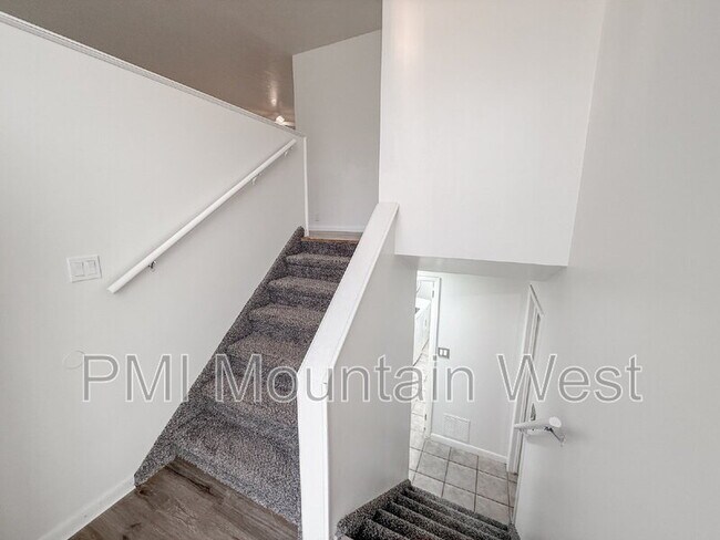 Photo - 698 Doren Dr