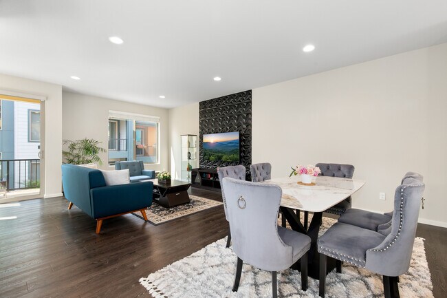 Photo - 9834-9811 11th Ave SW