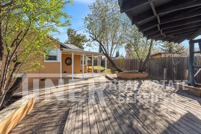 Photo - 2416 60th St