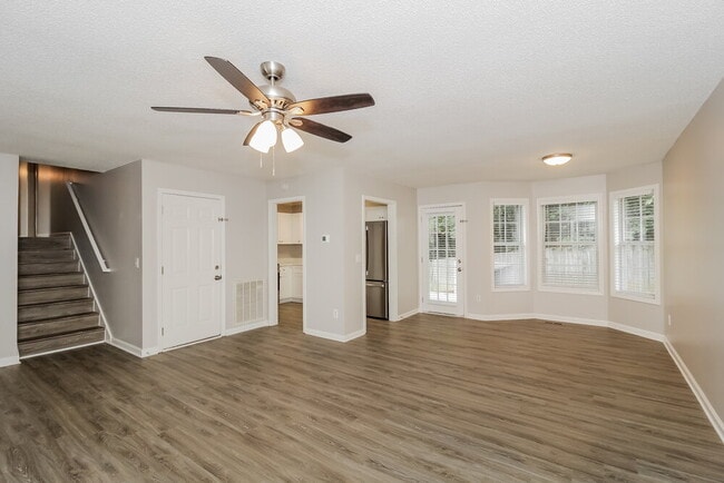 Photo - 430 Ivy Crest Dr