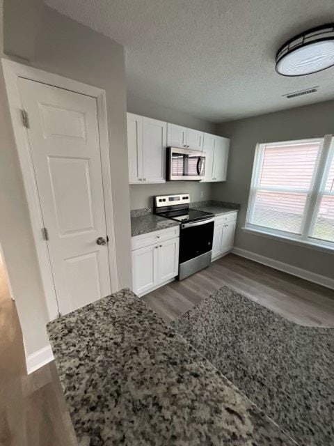 Photo - "Newly renovated home in well located community for rent"