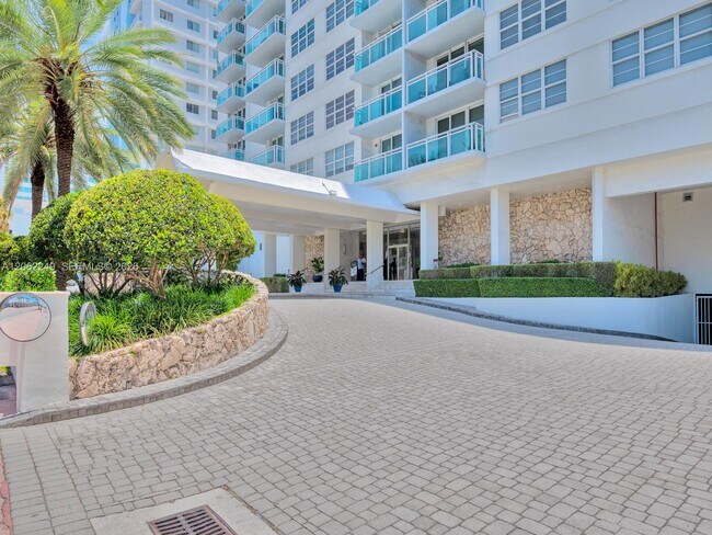 6917 Collins Ave Unit 815