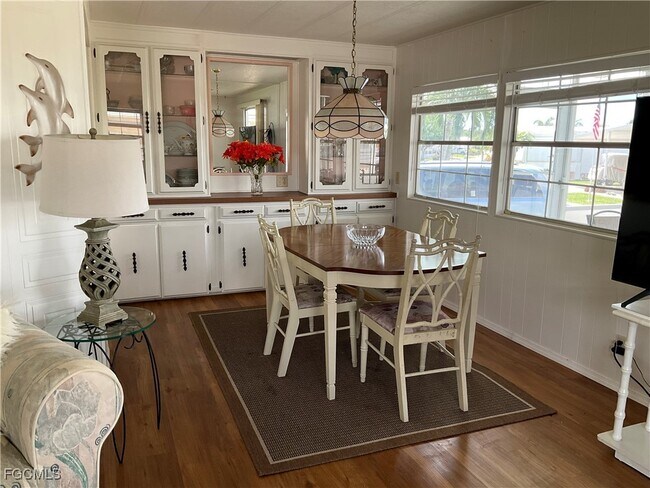 Photo - 566 Hogan Dr