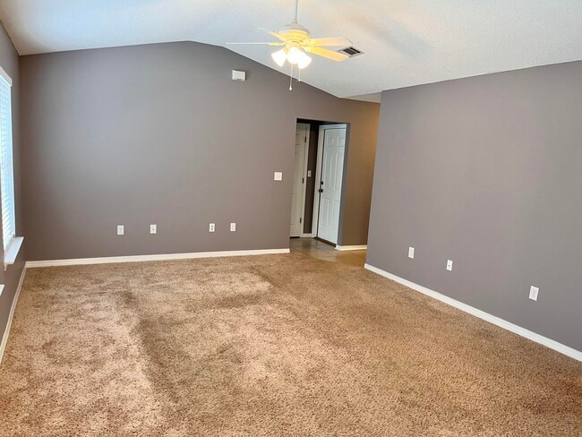 Photo - 112 Split Creek Dr