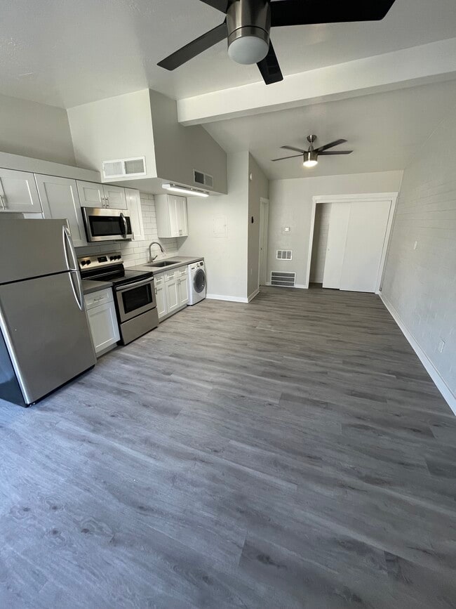 #28 studio - 400 on Pasadena Apartments