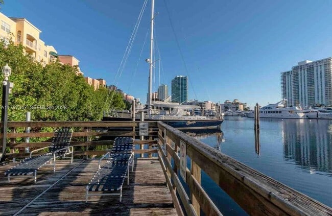 Building Photo - 19701 E Country Club Dr Unit 5108