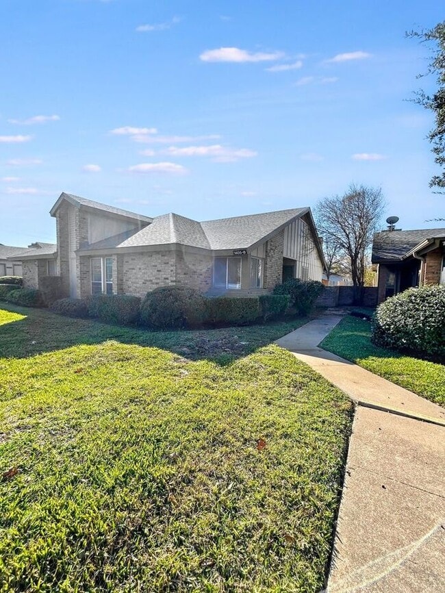 Charming 2-Bedroom Home with Modern Amenit... - Charming 2-Bedroom Home with Modern Amenit...