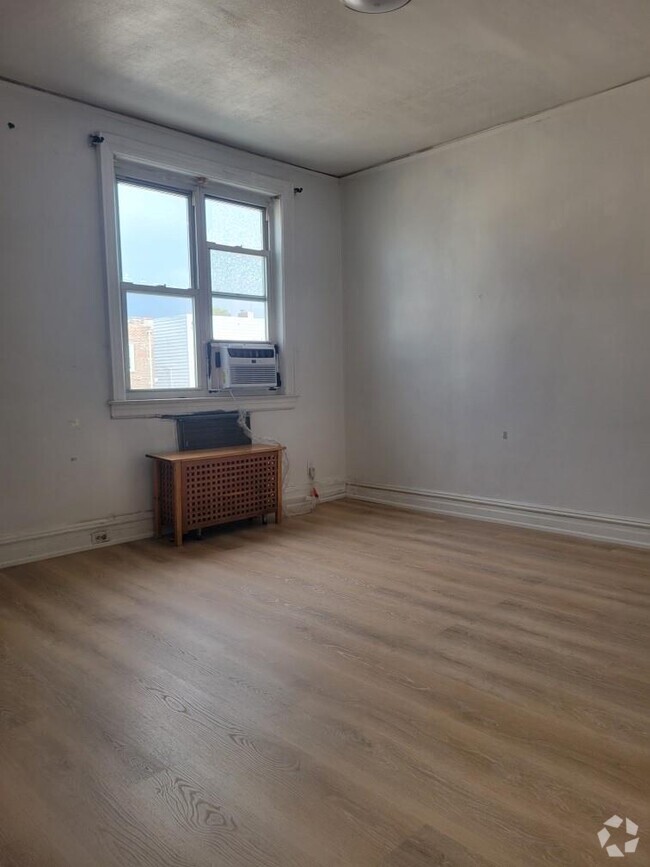 Building Photo - 82-73-73 165th St Rental