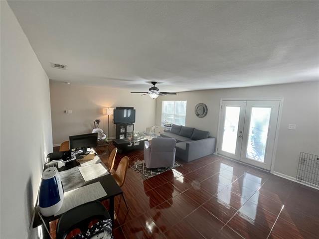817 Bullock Dr