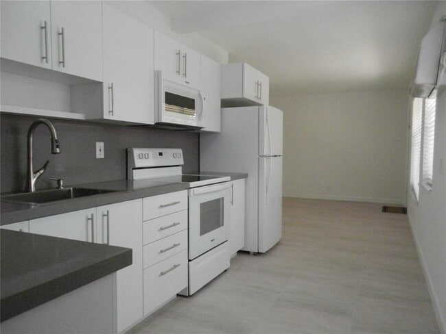 Photo - 1738 Rodman St Apartments Unit 1