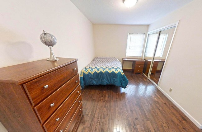 Photo - 911 S Locust St