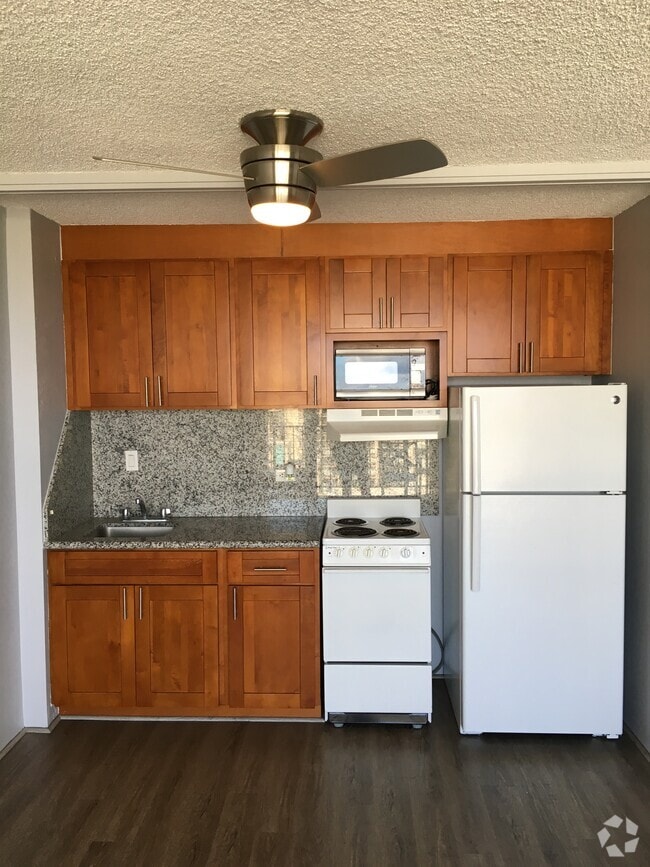 Building Photo - 2345 Ala Wai Blvd Unit Fairway Villa Rental