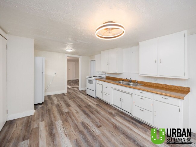 Photo - 370 E 8th Ave Unidad C