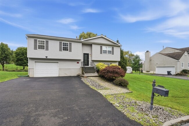 Photo - 17 Watkins Dr