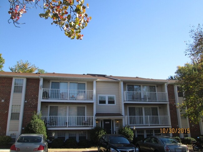 Building Photo - Tow bedoom Condo