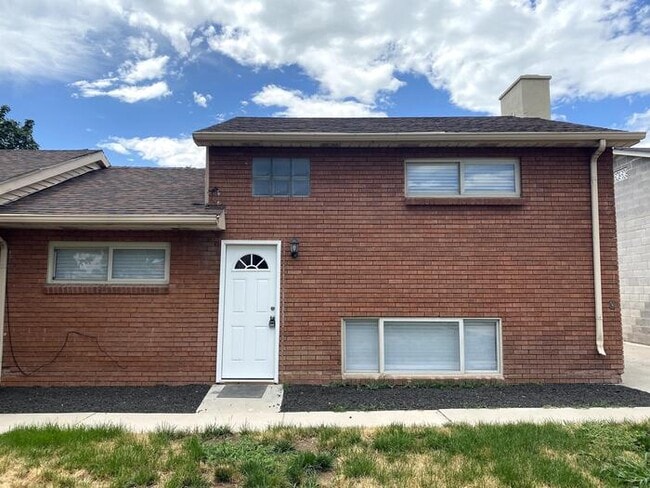 Building Photo - 295 E 400 S St Rental