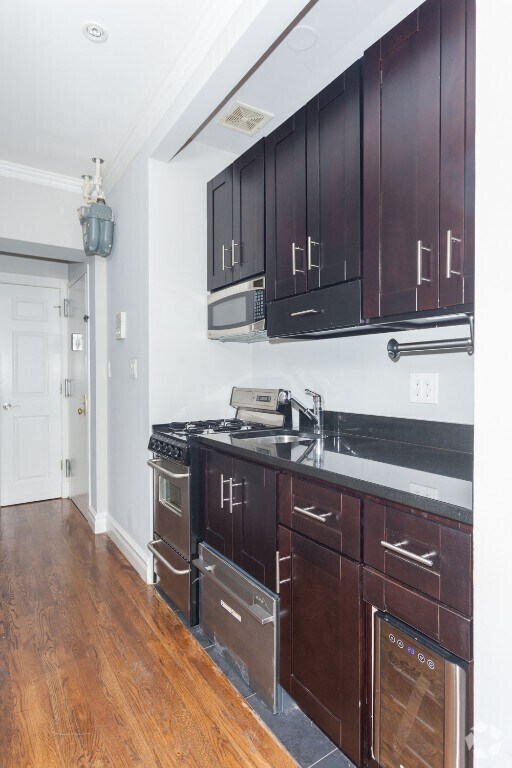 Building Photo - 250 Mott St Rental