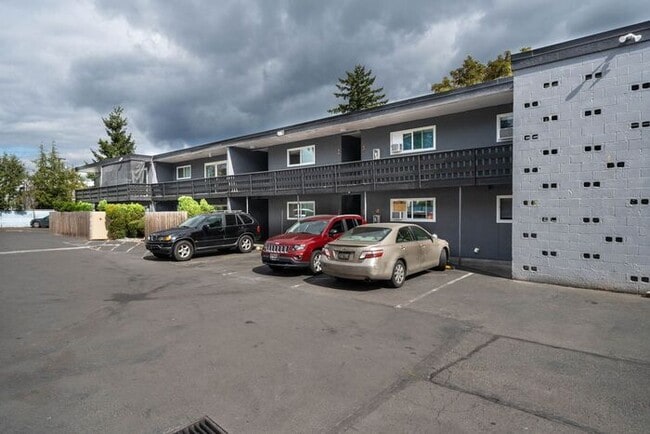 Building Photo - MOVE IN SPECIAL 1ST MONTH RENT FREE!! 2 be... Rental