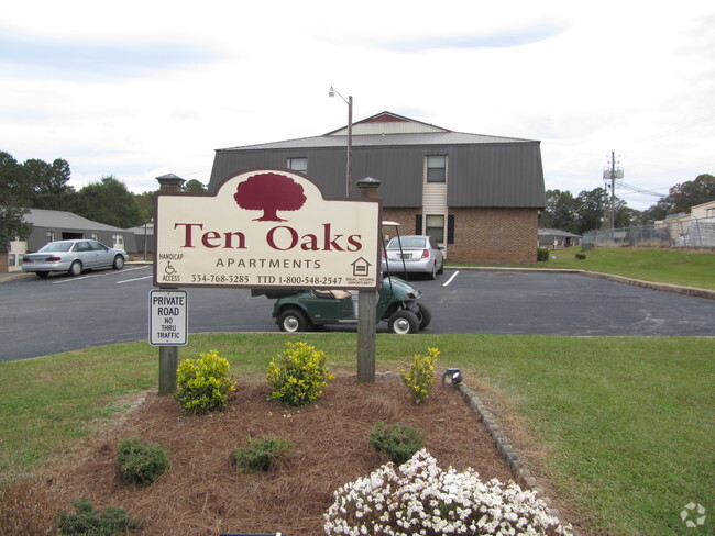 Building Photo - Ten Oaks Manor Rental