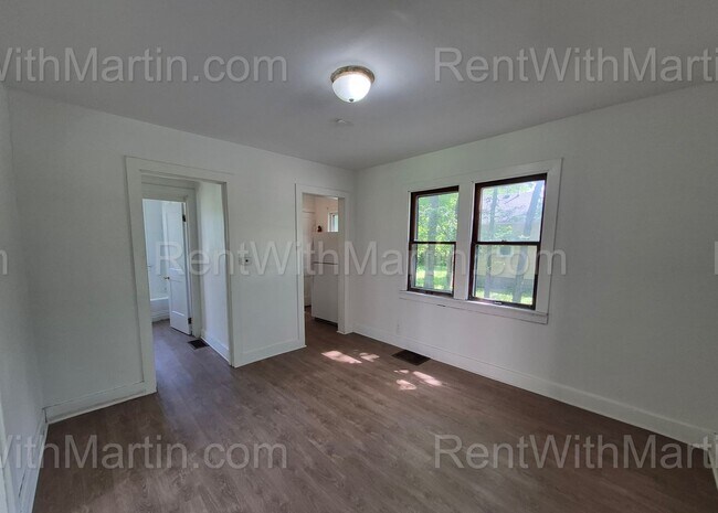 Photo - 824 Logan Ave