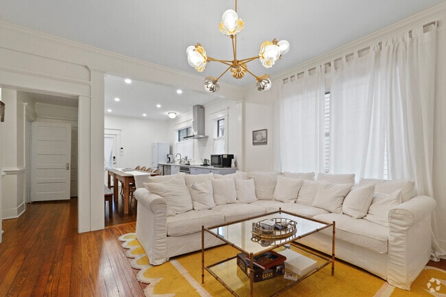 Building Photo - 211 W 40th St Rental