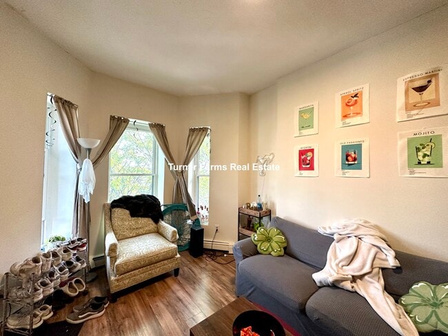 Building Photo - 76 Hammond St Unit 3 Rental