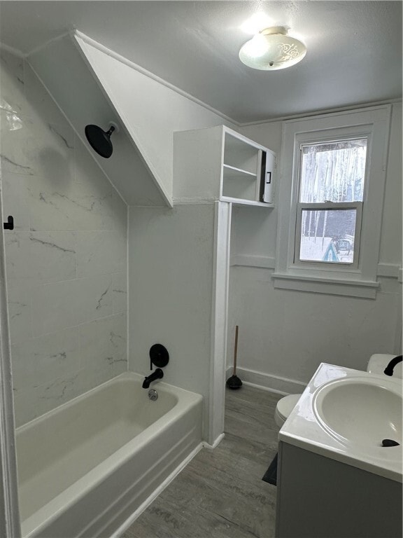 Photo - 557 Glide St