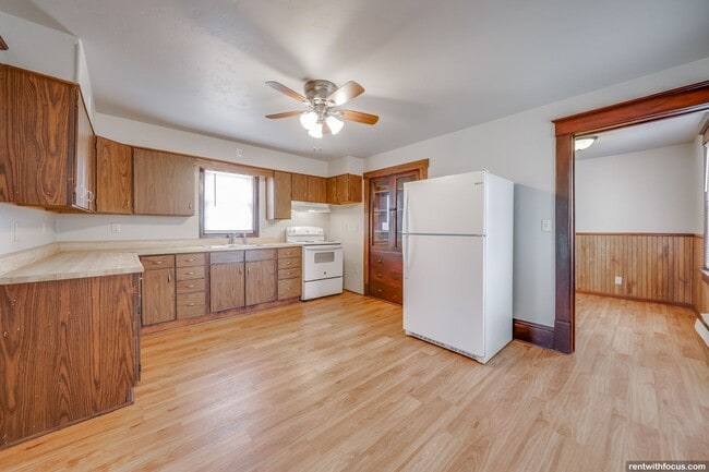 Building Photo - 211 Oak St Unit 211