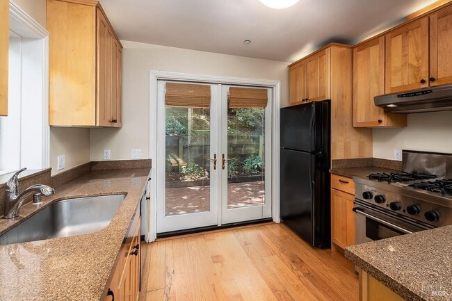 Photo - 9 Sunnyside Ave