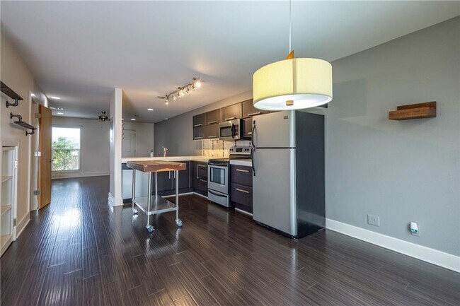 1101 Grove Blvd Unit 106