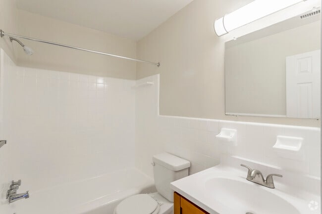 2 BR, 1 BA - 950 SF