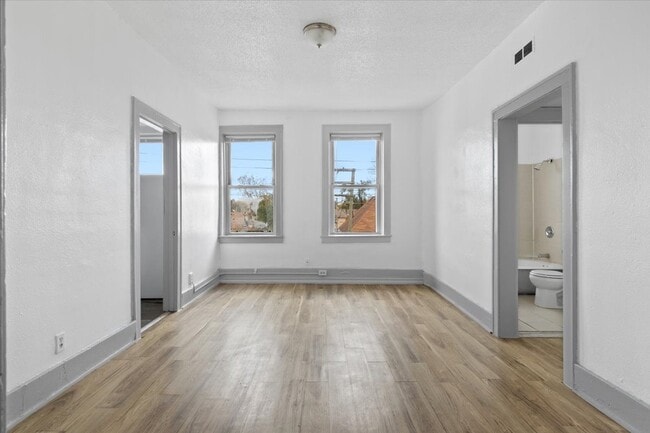 Photo - 2215 Lansing St