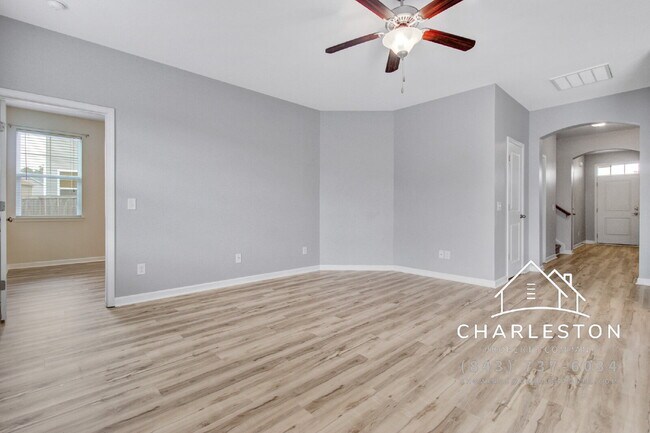 Photo - 403 War Admiral Ln