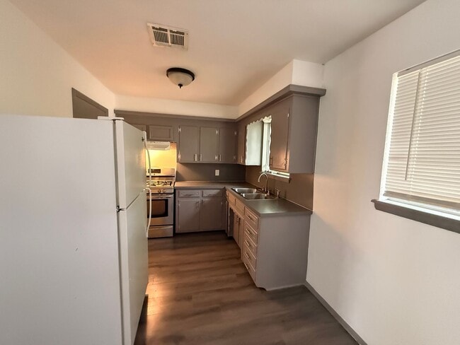 Photo - 6111 NW Euclid Ave