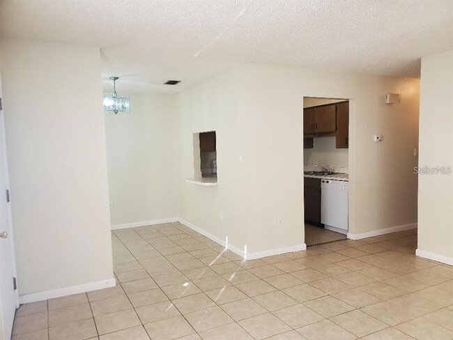 Photo - 734 Shakespeare Dr