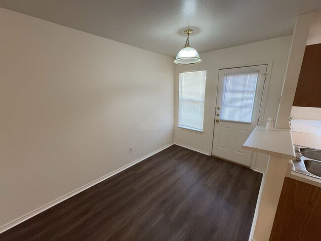 5804 Greengate Dr Unit 5804 Greengate Dr Unit B