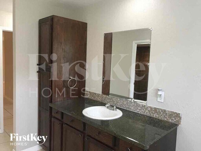 Photo - 617 Fisher Ct