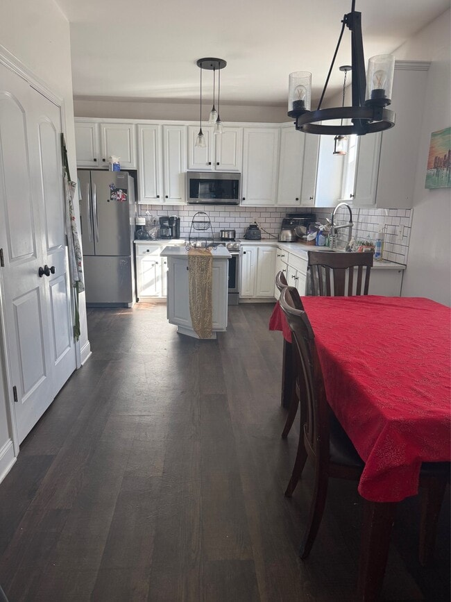 Building Photo - 1112 Rebarah Moor Dr