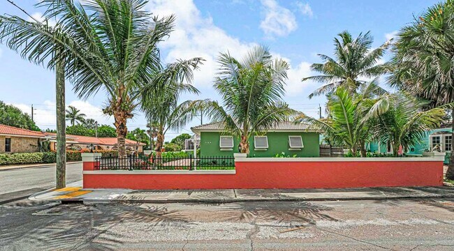 532 N Palmway