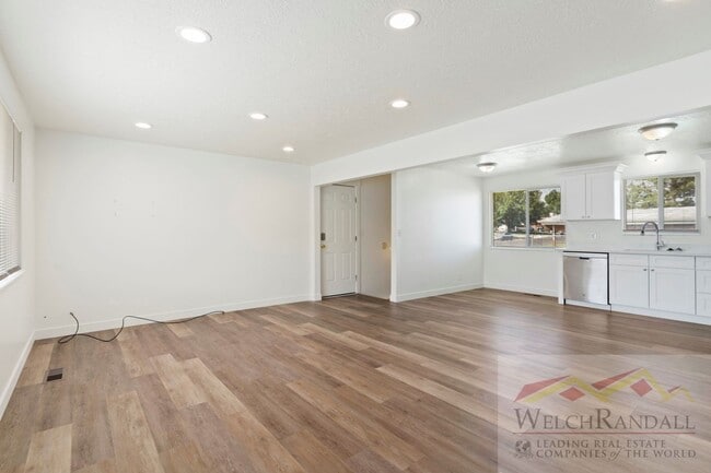 Photo - 4 Bedroom 2 Bath Duplex Home in Washington...