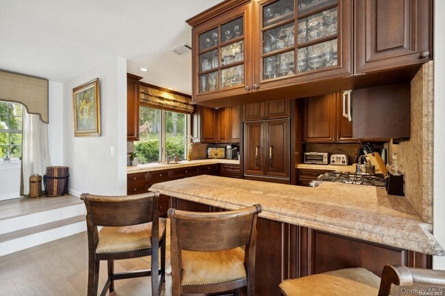 Photo - 2 W Hillover Rd