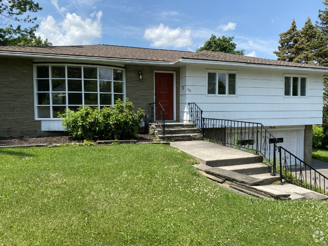 Building Photo - 102 Chaumont Dr Rental